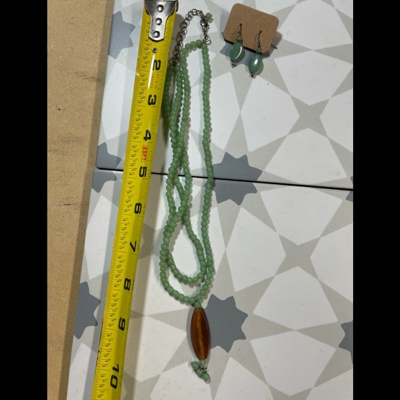 Vintage 80s Jade and Brown Beaded necklace and Earring Set - Picture 3 of 4
